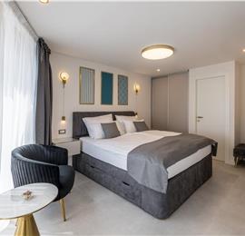 4 bedroom villa with heated pool and sea view in Vinišće, sleeps 8